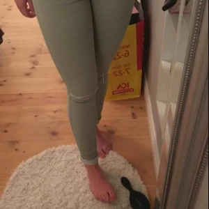  - Jeans från gina, använda en gång, säljes pga inte min stil. Mycket stretchiga så passar både en S och M. Köparen står för frakt 🤗