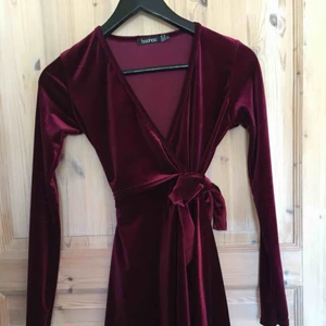  - Fin wrap klänning från Boohoo. Endast använd 1 gång, nyskick.