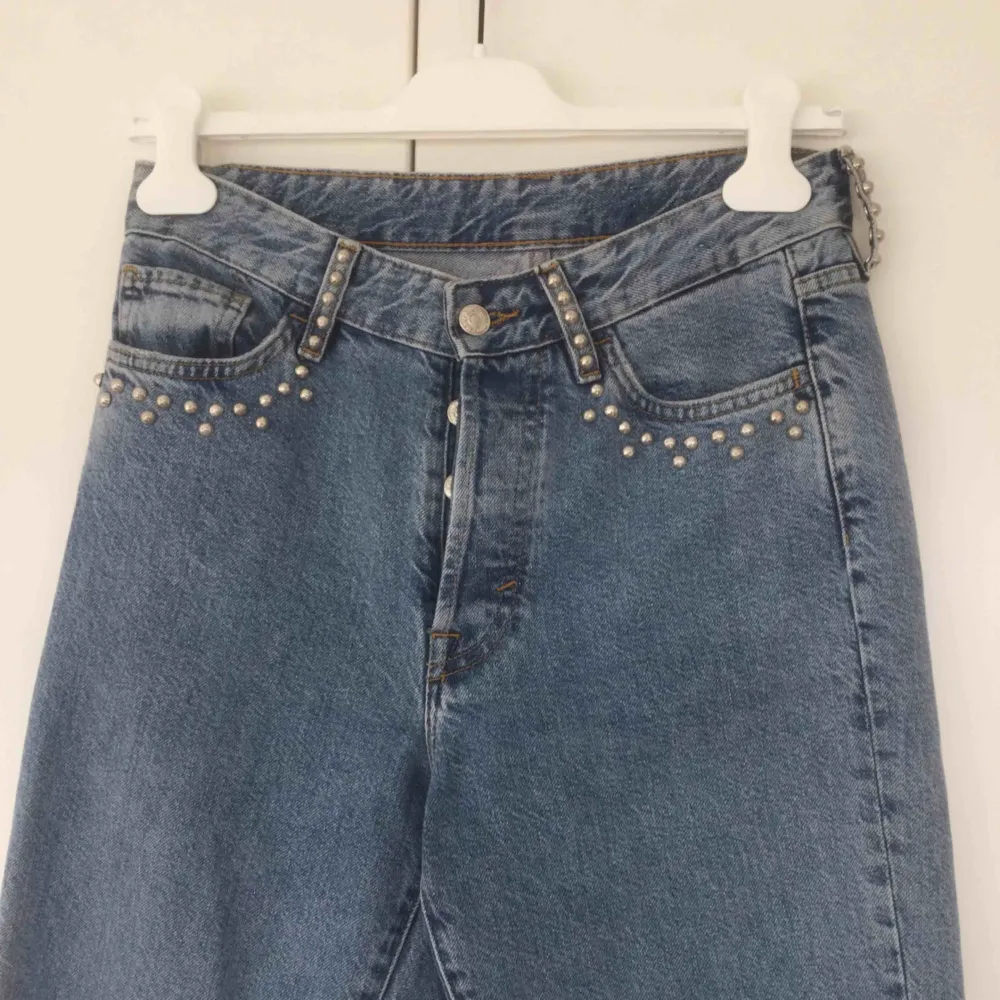 Mommy jeans strl 27/30. Vintagefit & High Waist. Köparen står för evt frakt. . Jeans & Byxor.