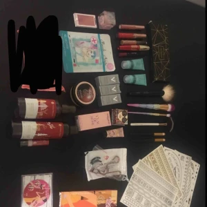  - MASSOR!!! Med oanvända produkter. 2 produkter är swatchade och resten oanvänt!  Kan säljas som paketpris eller styckvis.