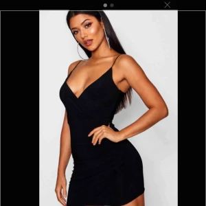  - Fin oanvänd klänning 