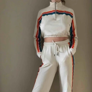  - Säljer denna tracksuit från Urban Outfitters! För kort i benen för mig(är 1.77 cm lång) 
