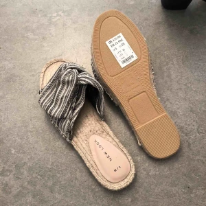  - Aldrig använda espadrilles/sandaler från New look, freaky tillkommer! 