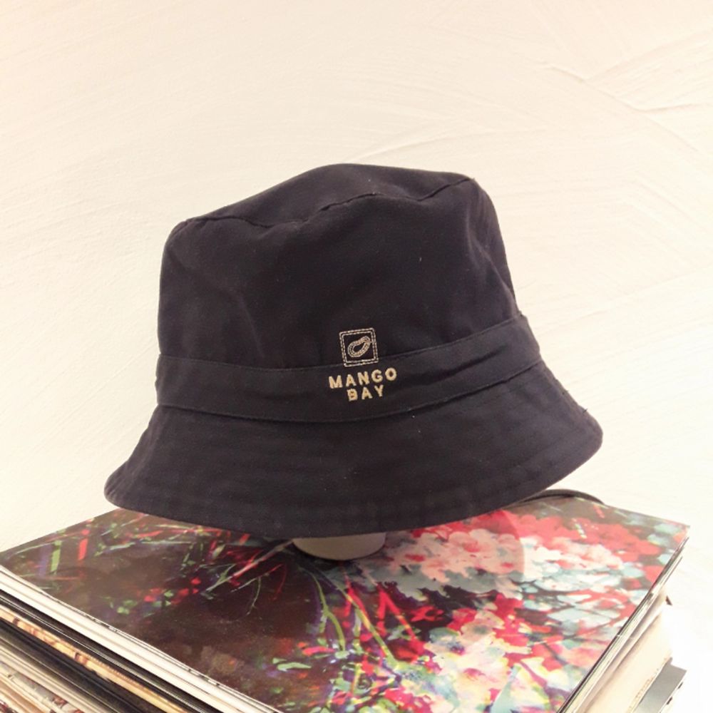 Marinblå bucket hat 