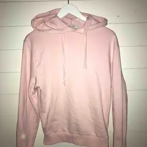 Rosa hoodie från nakd, snappat använd, storlek XS 