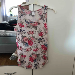  - Blommigt linne. Fint på sommaren frakt tillkommer