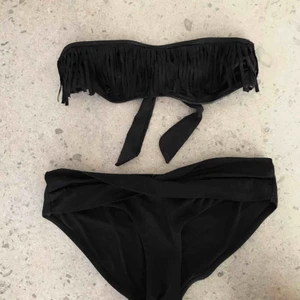  - Ny och fin svart bikini! Överdel: storlek xs , underdel: storlek S men passar xs med. Nypris 229 kr