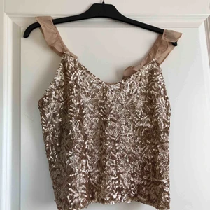 . - Paljettlinne, inkl frakt. Passar strl XS och S 