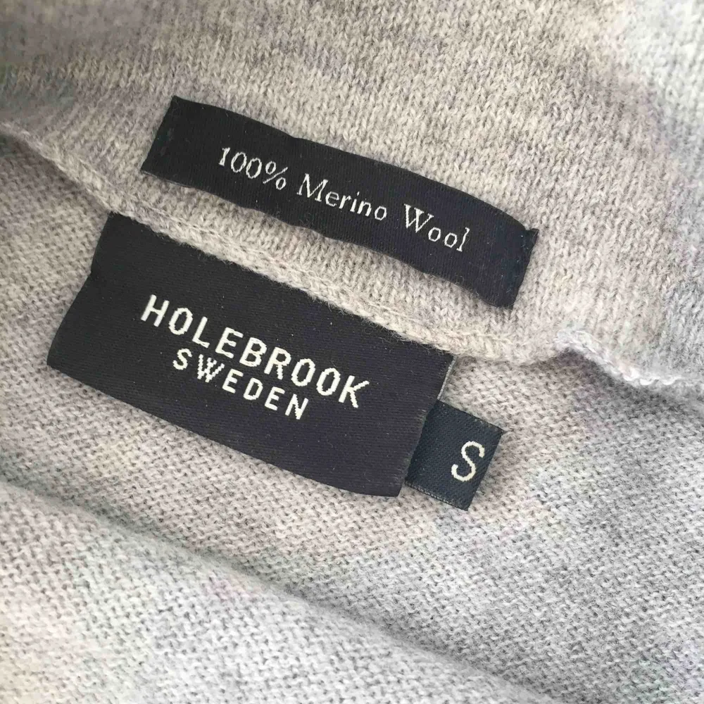 Fin grå tröja i merinoull från Holebrook.. Tröjor & Koftor.