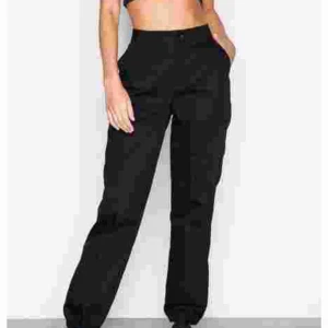  - Cargopants från Nelly, använda två gånger!  Frakt tillkommer 