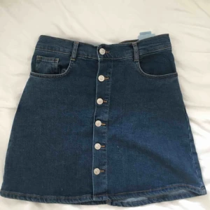  - Söt kjol från Mango som passar båda S och M! Frakt tillkommer, annars kan vi mötas upp på söder🥰