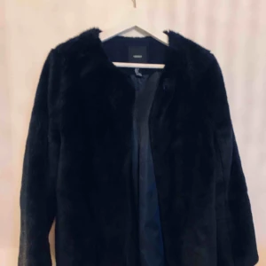  - Faux fur jacka från forever 21. 