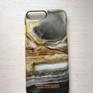 IDEAL OF SWEDEN SKAL - Oanvänd Ideal of Sweden skal för Iphone 7 plus