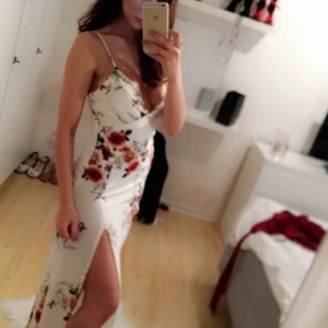  - Fin Sommar klänning ! Från affingos Använt 1 ggn  Köparen står för frakten 57 kr