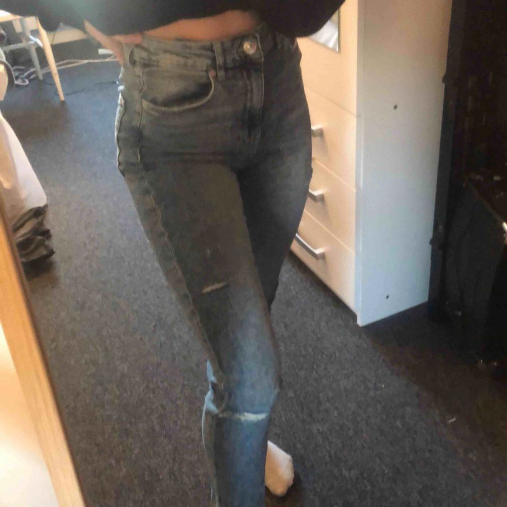 Superfina jeans! Hög midja, frakt tillkommer💕. Jeans & Byxor.