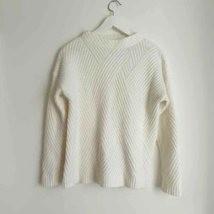  - Supermysig stickat tröja från Mango. Köparen står för frakt 