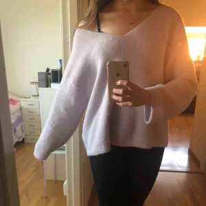  - Super mysig over sized lavendel/lila tröja från hm, sitter väldigt löst och gosig