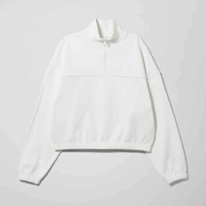  - En skit snygg tröja från Weekday, köpt för 300kr, frakten ingår i priset💓 skriv för bilder på!