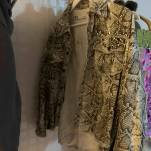  - Jacka från Zara. Använd några gånger men i mycket gott skick. 