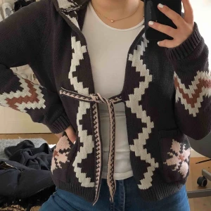  - Säljer den här söta odd Molly koftan i stl xs men passar s oxå. Köparen står för frakt, kan ev mötas upp i Sthlm