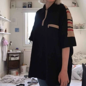  - Jag säljer en cool t-shirt som är köpt på myrorna men aldrig använd av mig. Köparen står för frakt och betalning sker via swish!🥰