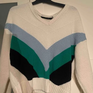  - Tröja från Vero Mode i storlek XS men passa även S. Aldrig använd, nyskick. Pris 90 kr