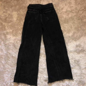  - Storlek: 34 Pris: 200 + frakt  Säljer mina favorit byxor för dom blivit för små. Dom är fortfarande i bra skick 