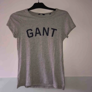  - Ganska använd men fortfarande i bra skick Storlek: S Pris: 100 + frakt