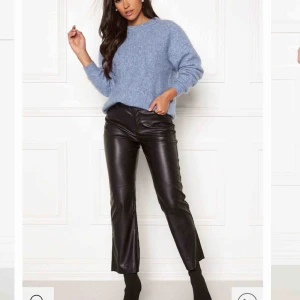 Skinnbyxor - Skitsnygga kickflare skinnbyxor från vero Moda! Storlek M med benlängd 34, aldrig använda endast provade då de var fel storlek💞