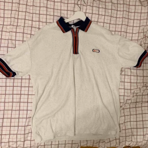  - Fin top från Nike som är köpt på second hand, säljer för att jag ej får användning ut av tröjan. Frakt ingår ej 🥰