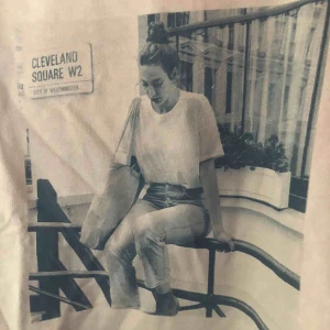  - Jättecool tröja från mango men råkade beställa två och hann ej lämna tillbaka! Lappen sitter därför kvar:) frakt tillkommer👍🏼