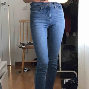  - Levis jeans i modellen 311 shaping skinny! Storlek 25 men passar mig som vanligtvis har 24 superbra! Köpta för ca 1000kr 