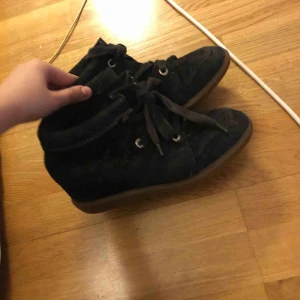  - Isabel marant strl 40, väl använda därav pris (inga hål eller liknande dock)