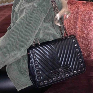 Skinnväska  - Skinnväska, nyskick, pris kan diskuteras vid snabb affär