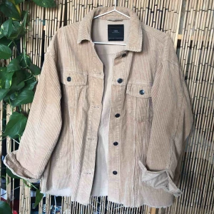  - Vårig jacka med jeans feeling.  Kan mötas upp i Stockholm.   Material: 100% bomull