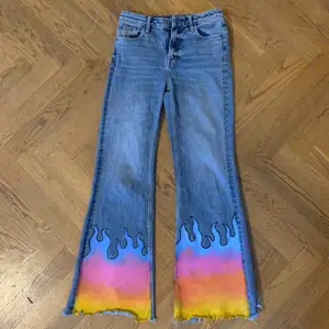 Jeans från crocker som jag målat på :) säljer pga att de är förstora för mig :/ 