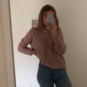  - En mysig stickad tröja från Lager 157 i en fin matt rosa och sticks ej! Använd några gånger, är lite oversized, passar M också😁  Betalning via Swish, köparen står för frakten och kan mötas nära sölvesborg, bromölla, kristianstad!