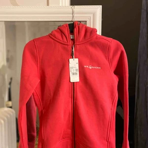  - Nyskick  Prislapp sitter kvar