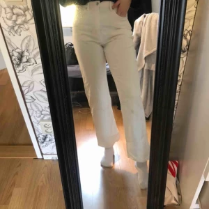  - Fina jeans från Weekday köpta för 500kr säljer eftersom dom e för korta på mig (180cm)