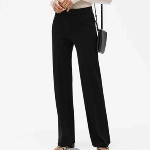  - Oanvända Filippa K byxor. Slutsålda överallt i butik. Nypris 1400. Har fållat upp dom så de passar mig perfekt (164 cm)! 