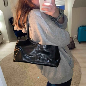  - En superfin väska köpt på second hand i jättebra skick 💕 frakt tillkommer!