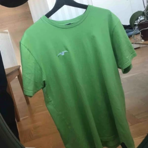  - Random Bastards t-shirt i strl L. Har inte använt den mycket alls. Kan skickas