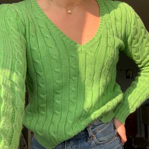 Säljer denna jättefina gröna tröjan från Ralph Lauren, står att de är en storlek M men skulle säga att den passar XS-M🥰 Nypris ca 1200kr