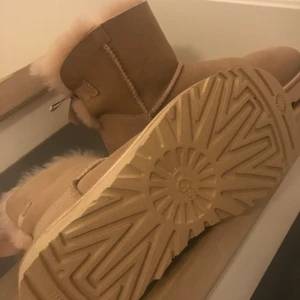 Oanvända Uggs  - Oanvända uggs köpta för 2300 kr. Inget fel på dom utan har bara inte kommit till användning! ✨💕 PRIS KAN DISSKUTERAS! 