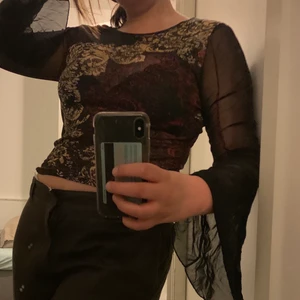 Unik vintage tröja med utsvängda armar  - Fin långärmad tröja med bootcut armar 