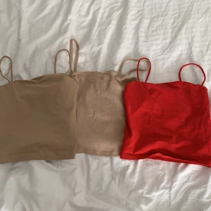 Linnen - 3 linnen för 80kr tsm två från Gina och ett från h&m gina originalpris: 100 H&M originalpris: 50 säljes tsm för 80kr, gina linne i st pris 50kr och H&M 30+frakt❤️