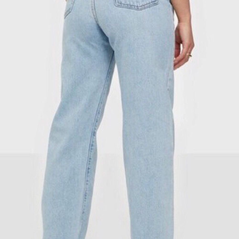 helt nya med lappen kvar, skitsnygga ljusblå och hög midja, strl 25🥰🥰köpta för 1200. Jeans & Byxor.