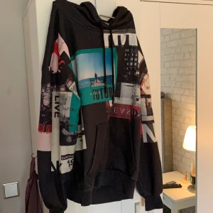 Cool hoodie - Cool, mysig hoodie från NAKD!! Storlek S! 🤩