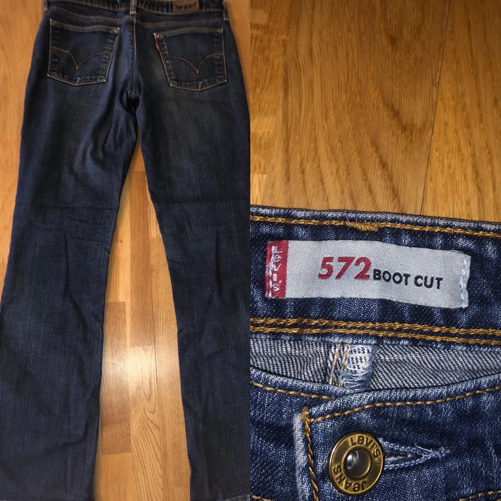 Lågmidjade bootcut jeans från Levis. Superfina med jättebra passform. Storlek 36/38, jag är 169 cm lång och de har perfekt längd på mig. Säljer p.g.a att jag inte har någon användning av de längre. Priset går att förhandla.. Jeans & Byxor.
