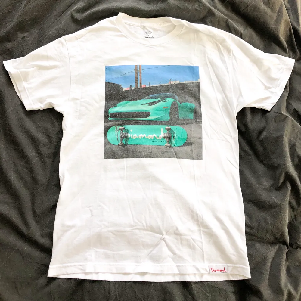 Fet t-shirt från Diamon Supply CO. Använd men i fint skick. Stl L. T-shirts.